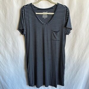 Half Moon V-neck striped T-shirt dress with pockets, size M